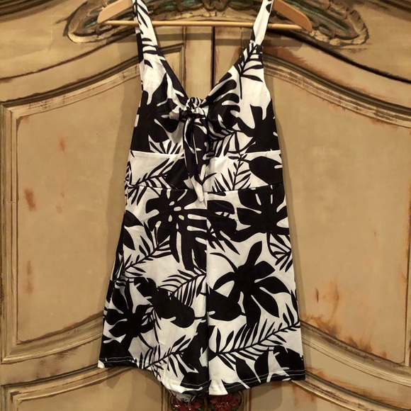 NWOT Black & White Short Romper Maui Satin Medium - Picture 3 of 12